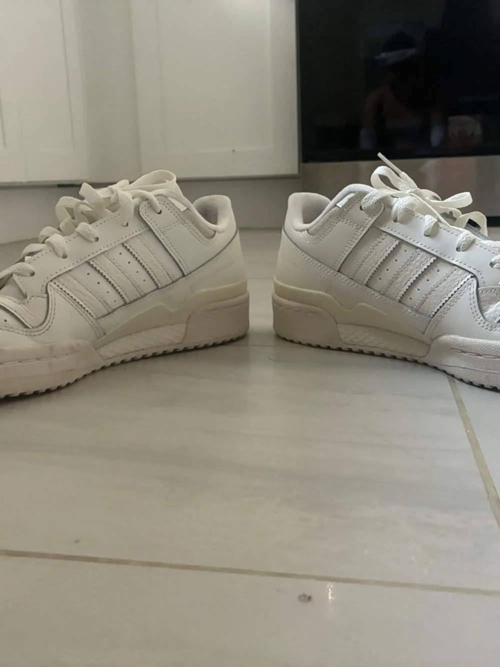 adidas forum low CL Men’s shoe (size 8.5)